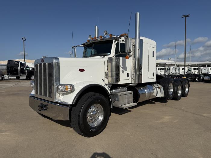 2022 Peterbilt 389-0