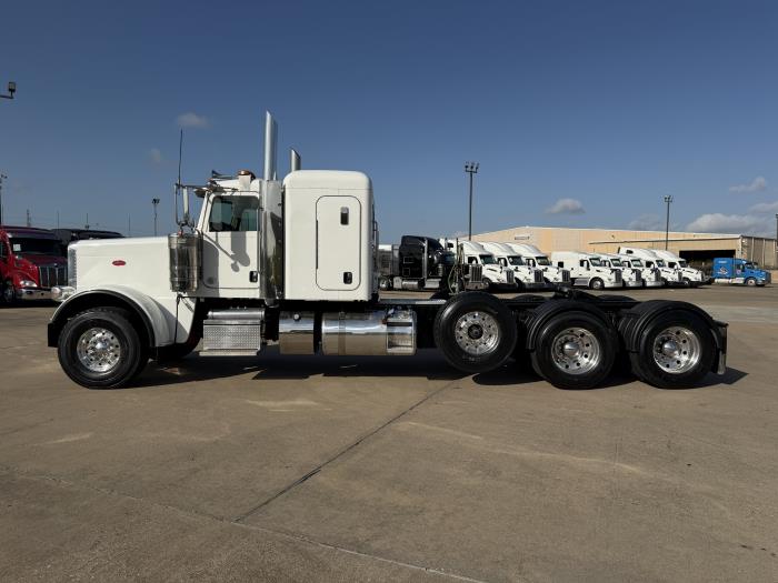 2022 Peterbilt 389-1