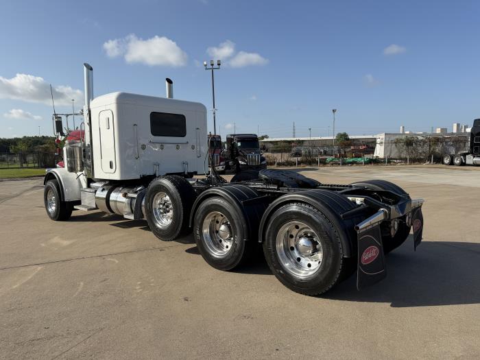 2022 Peterbilt 389-2