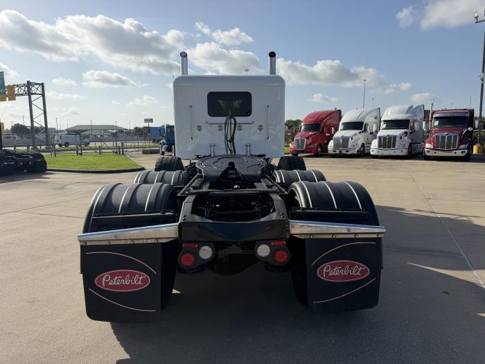 2022 Peterbilt 389-3