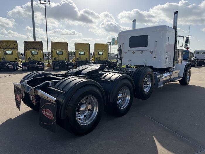 2022 Peterbilt 389-4
