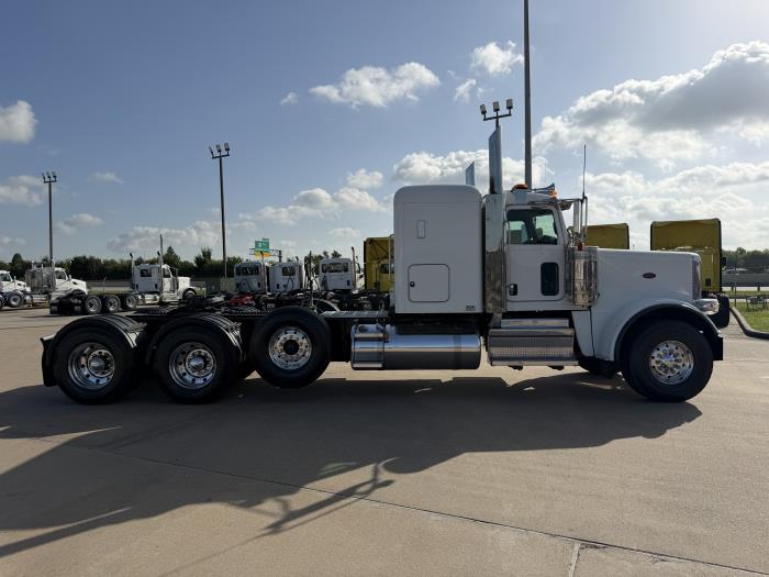 2022 Peterbilt 389-5