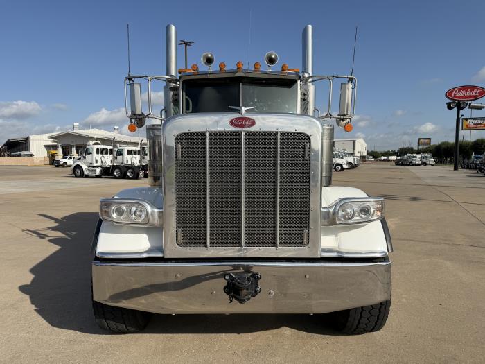 2022 Peterbilt 389-7