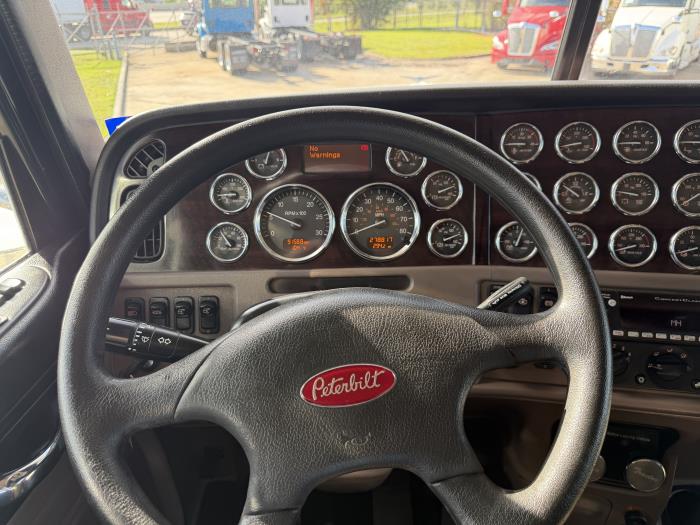 2022 Peterbilt 389-29