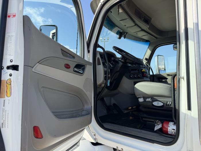 2022 Peterbilt 579-23