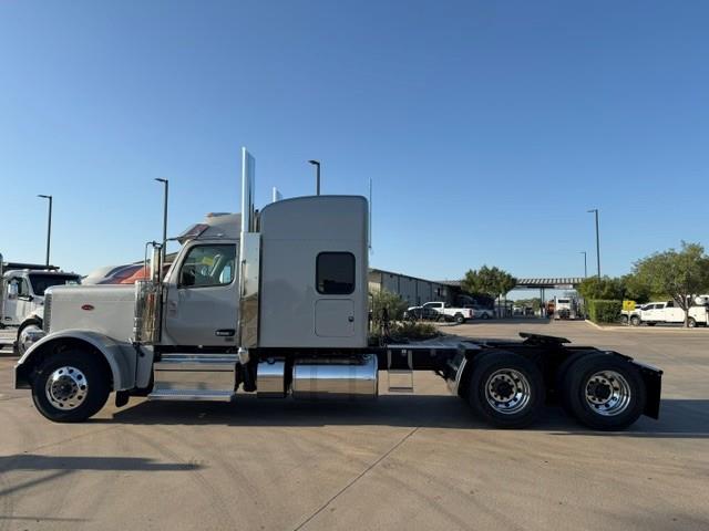 2027 Peterbilt 589-3