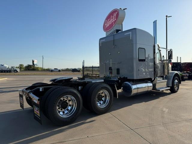 2027 Peterbilt 589-7