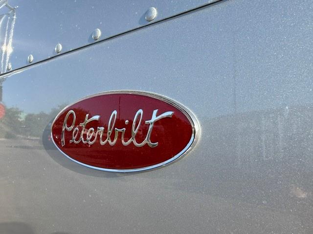 2027 Peterbilt 589-23