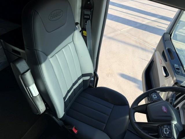 2027 Peterbilt 589-32