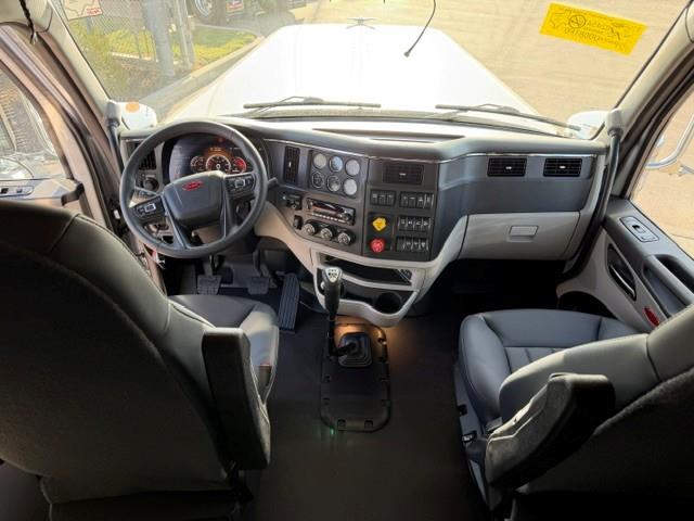 2027 Peterbilt 589-52