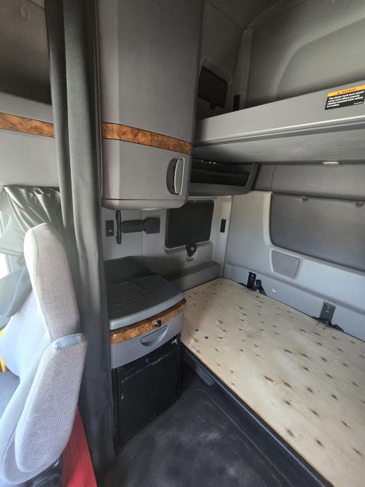 2021 International LT625-8