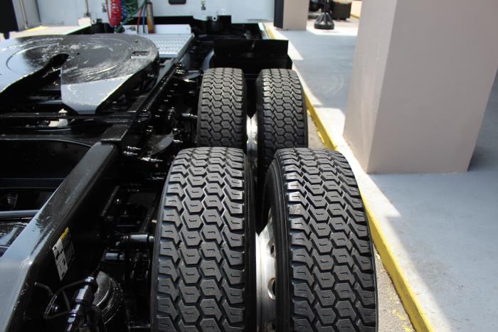 2023 Peterbilt 579-5