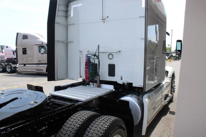 2023 Peterbilt 579-6