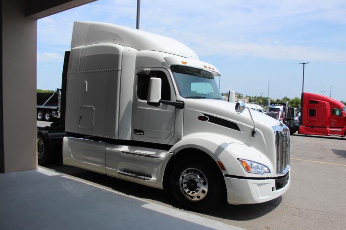 2023 Peterbilt 579-7