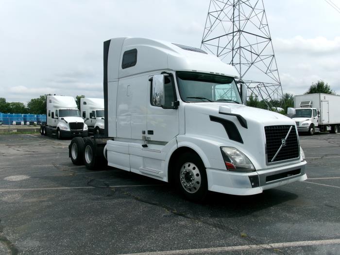 2013 Volvo VNL670-2
