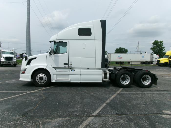 2013 Volvo VNL670-4