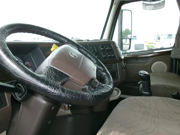 2013 Volvo VNL670-6