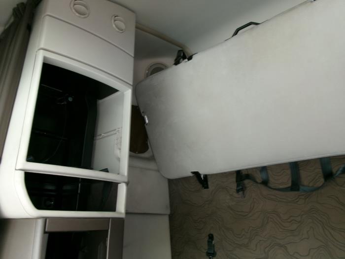 2013 Volvo VNL670-9