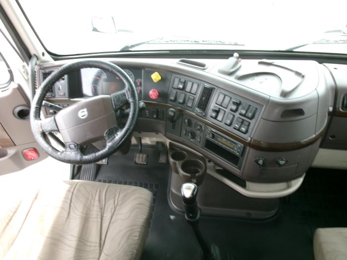 2013 Volvo VNL670-11