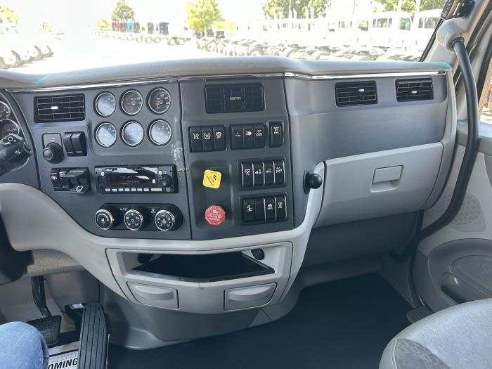 2021 Peterbilt 579-8