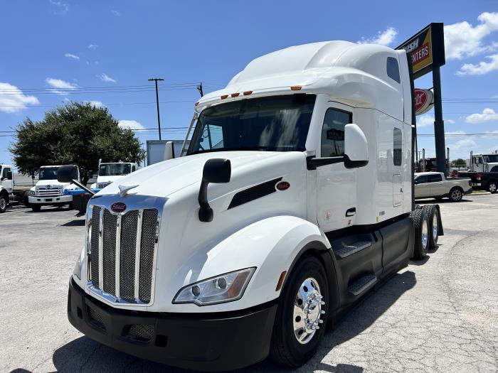 2022 Peterbilt 579-0