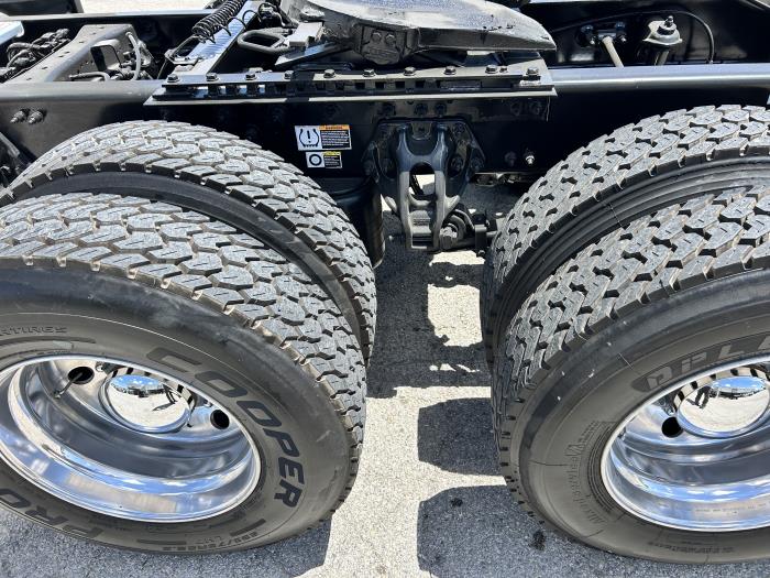 2022 Peterbilt 579-6
