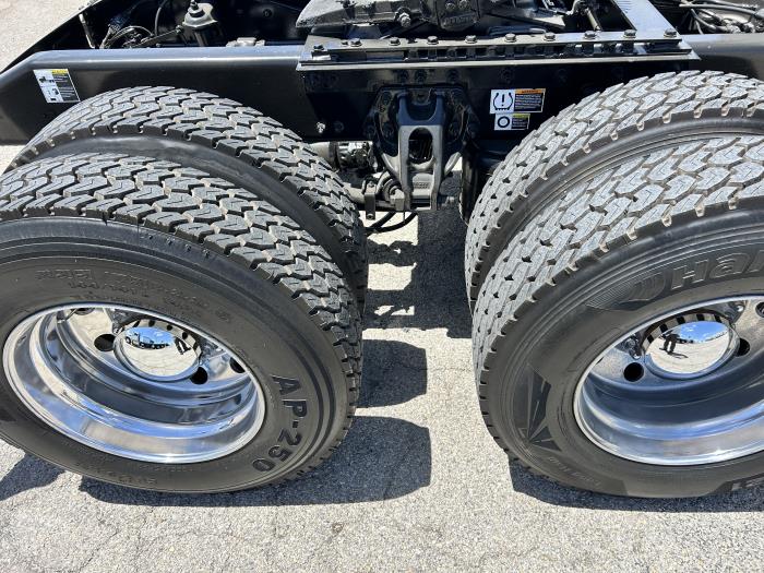 2022 Peterbilt 579-9
