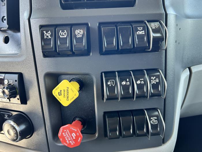 2022 Peterbilt 579-23