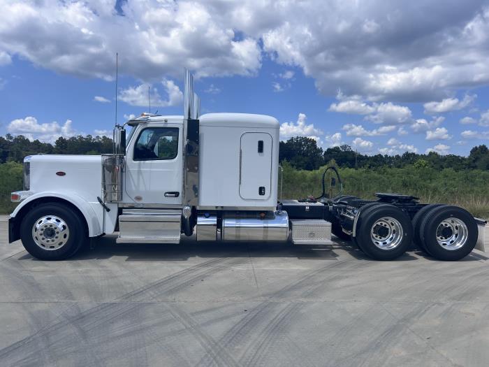 2027 Peterbilt 589-2