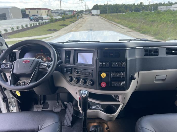 2027 Peterbilt 589-16