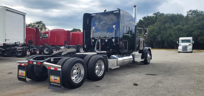 2023 Peterbilt 389 — photo 6