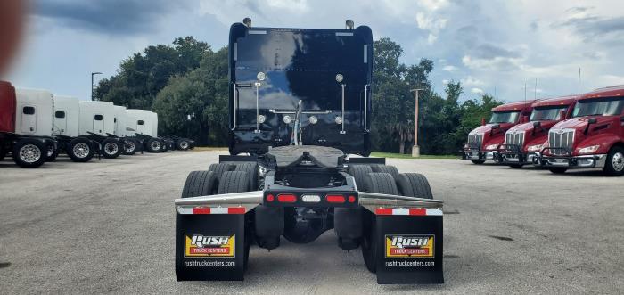2023 Peterbilt 389 — photo 7