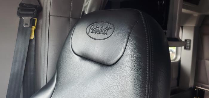 2023 Peterbilt 389-15
