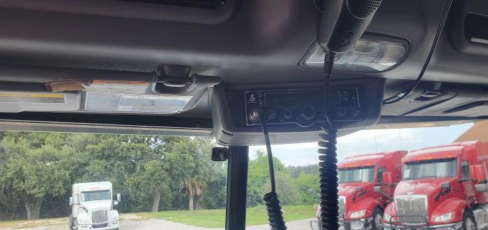 2023 Peterbilt 389-17
