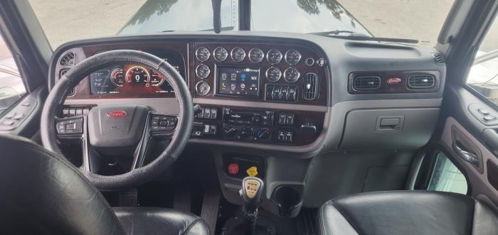 2023 Peterbilt 389-28