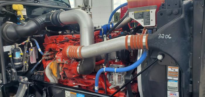 2023 Peterbilt 389-32