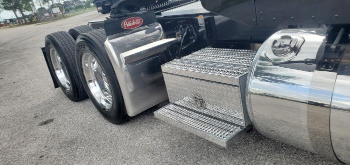 2023 Peterbilt 389-38