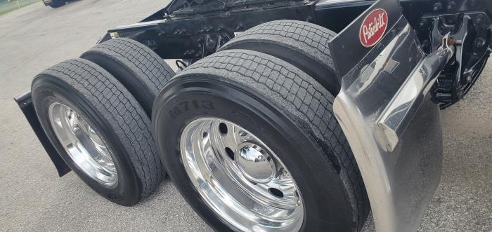 2023 Peterbilt 389-39