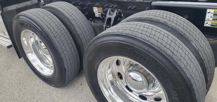2023 Peterbilt 389-41