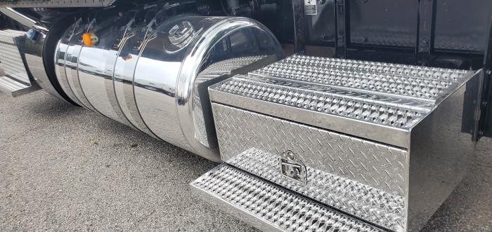 2023 Peterbilt 389-42