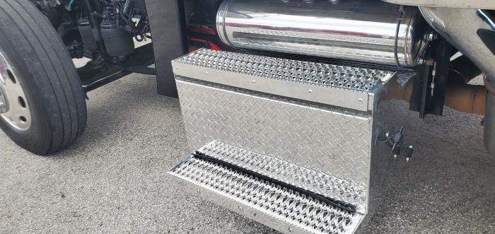 2023 Peterbilt 389-43