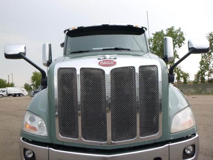 2021 Peterbilt 579-8