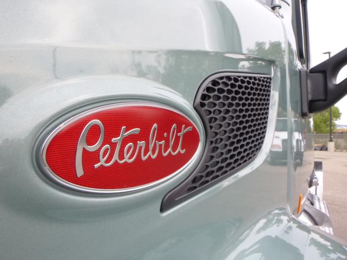 2021 Peterbilt 579-9