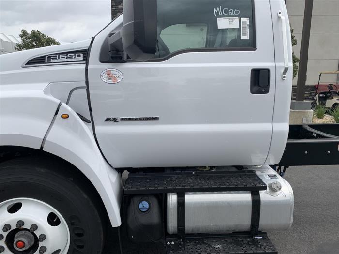 2027 Ford F-650-8
