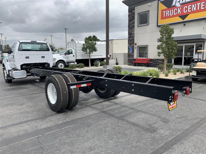 2027 Ford F-650-3