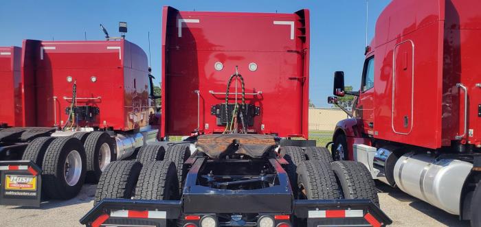 2023 Peterbilt 579-2