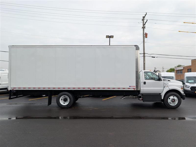New 2027 Ford F-750 - photo 2