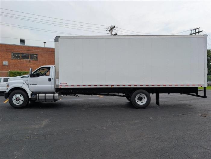 2027 Ford F-750-3