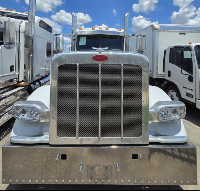 2023 Peterbilt 389-1