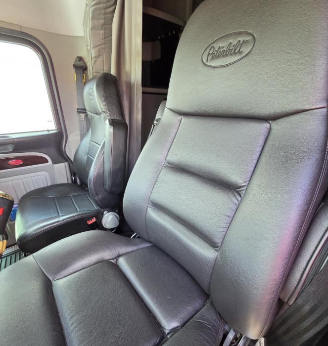 2023 Peterbilt 389-16